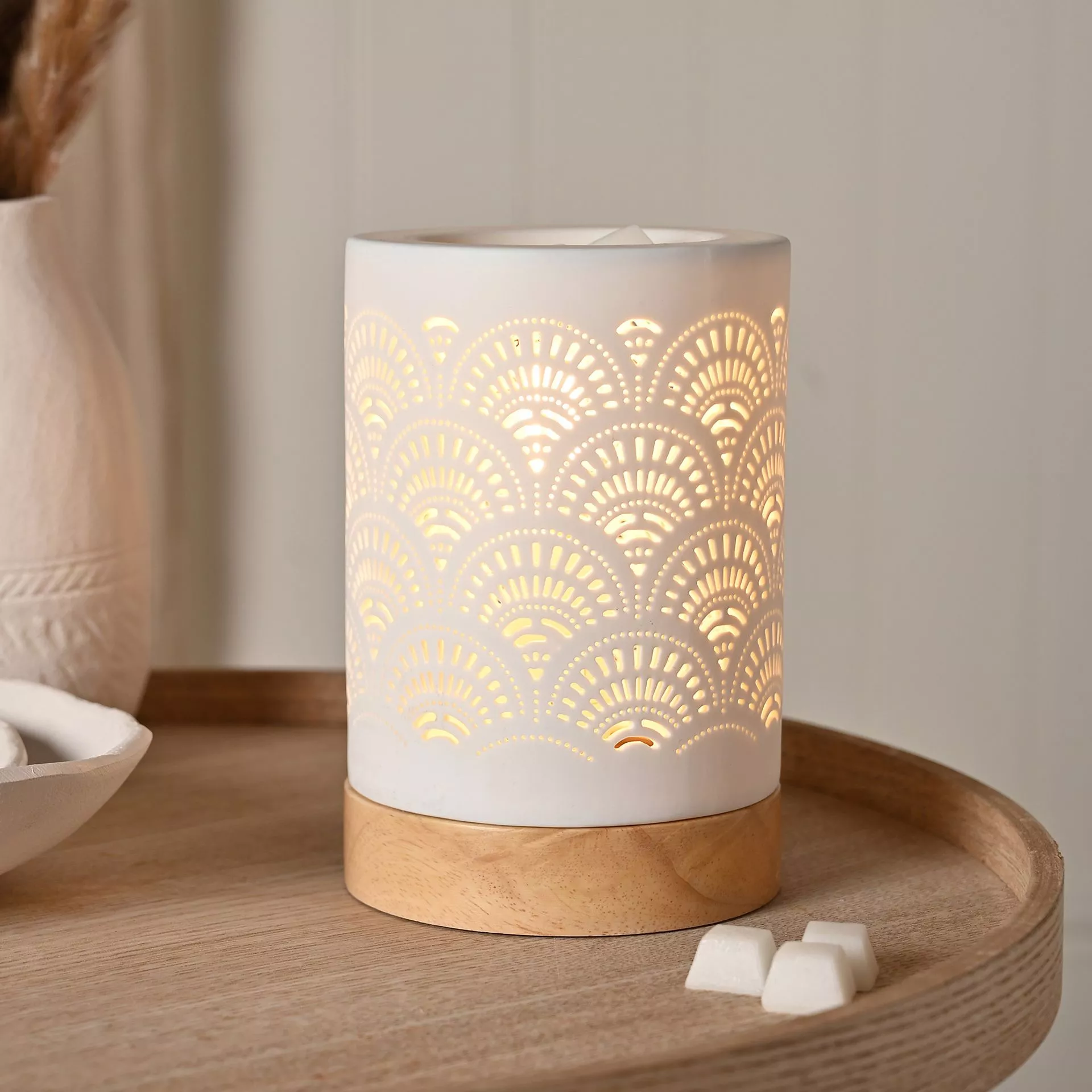 Hestia White Lace Aroma Lamp