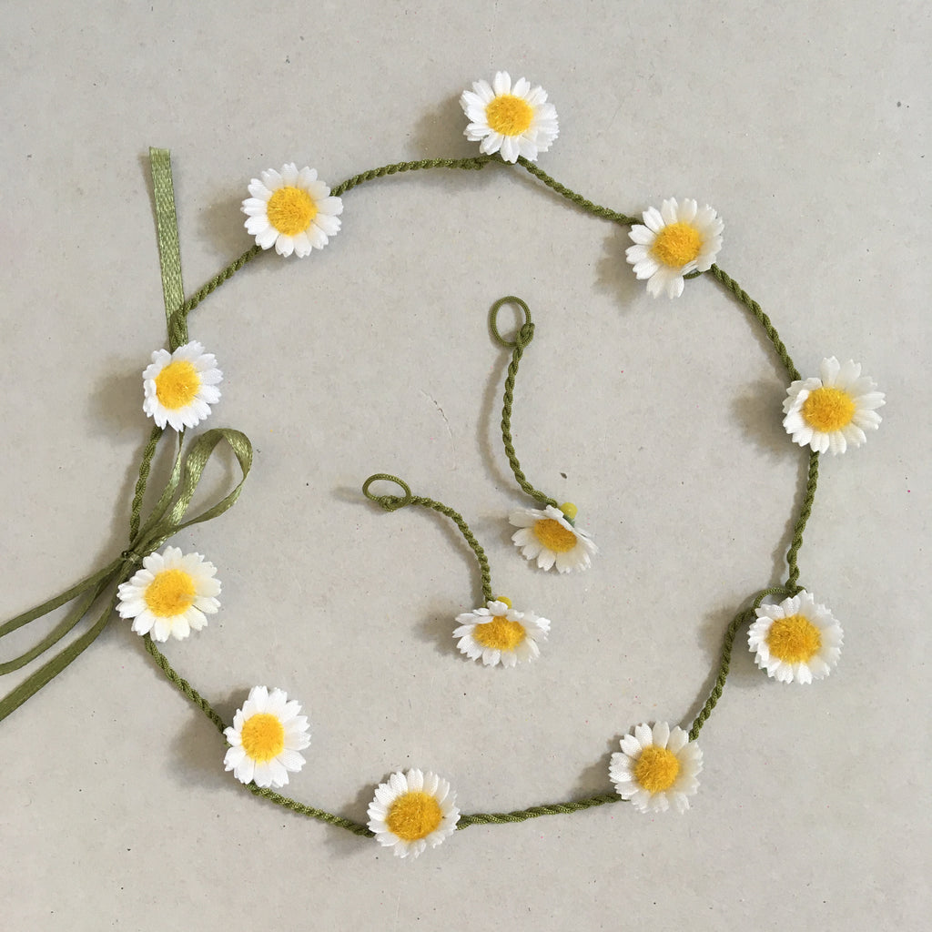 Silk Daisy Chains – More Than Just a Gift
