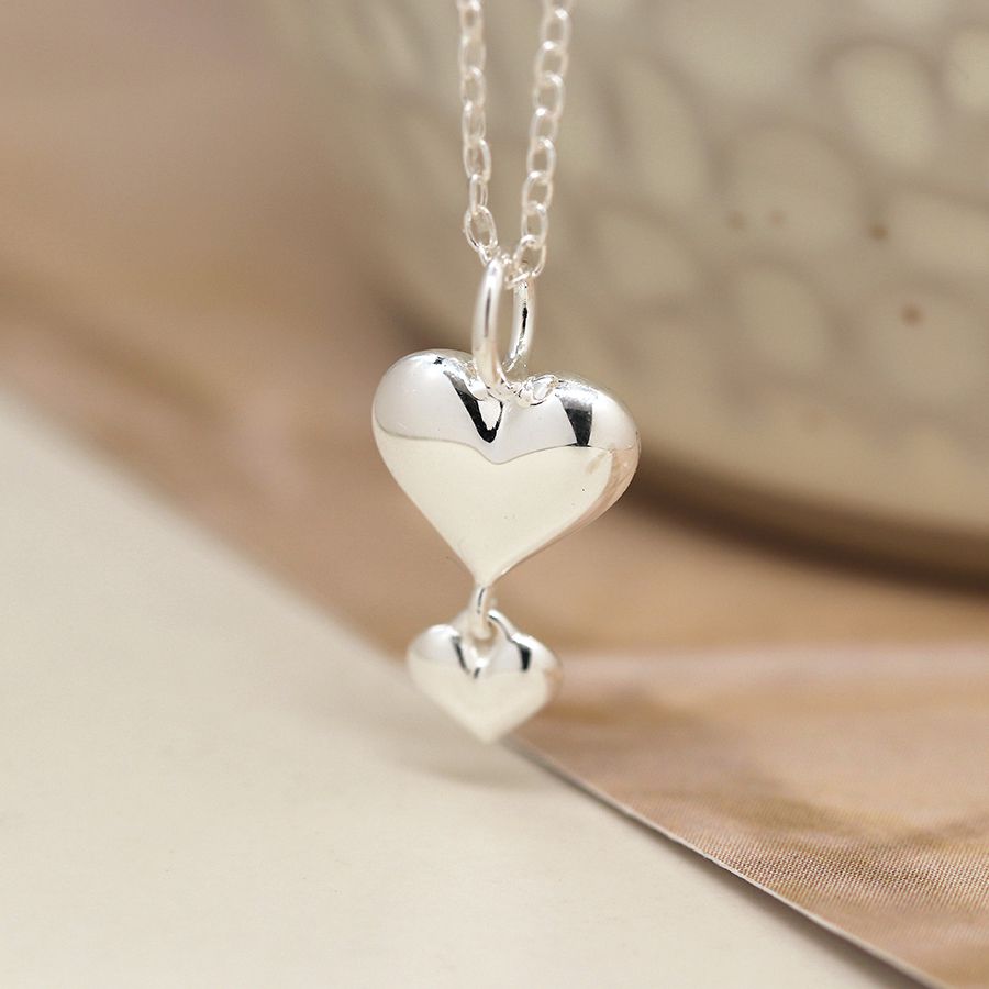 Hanging deals heart necklace